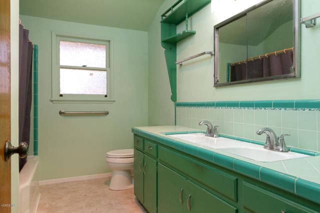 60 Natalie Way, Camarillo CA: https://media.crmls.org/mediaz/658330b5-d78a-477a-b58f-894112a47e37.jpg