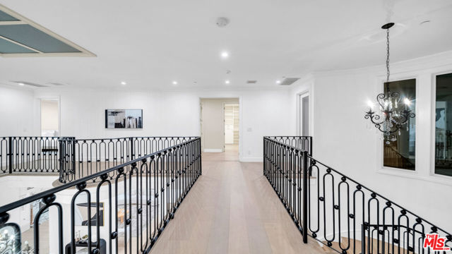 1447 San Ysidro Drive, Beverly Hills CA: https://media.crmls.org/mediaz/6583de5d-7693-43d1-a2c0-465d3b4716b6.jpg