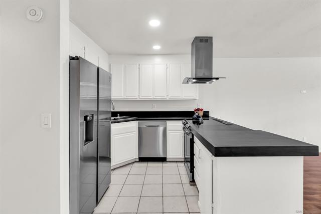 2507 Navarra Dr, Carlsbad CA: https://media.crmls.org/mediaz/6583ec61-6421-4c94-96a4-cc580adff1df.jpg