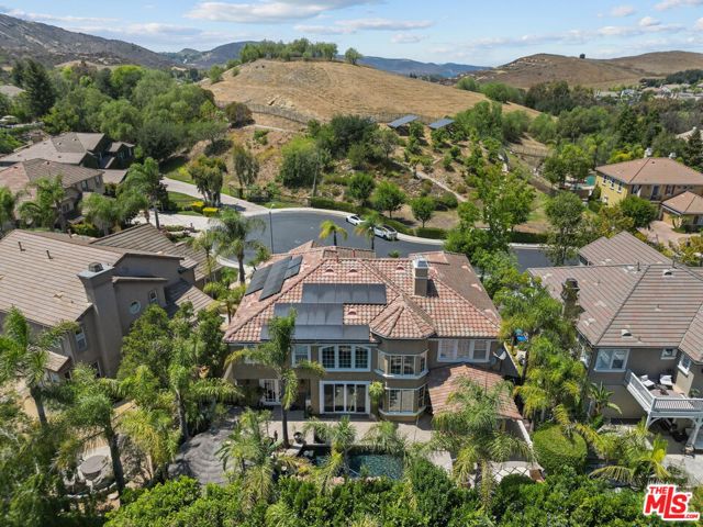638 Oak Tree Court, Simi Valley CA: https://media.crmls.org/mediaz/65849763-dc8e-4776-a3b3-492d52fbcc5c.jpg