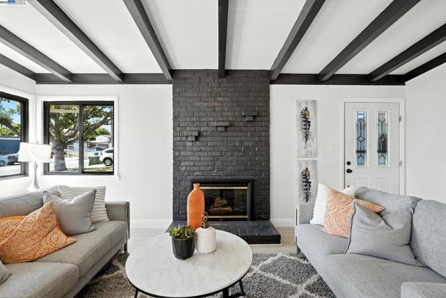 36686 Charles St, Newark CA: https://media.crmls.org/mediaz/6584b879-4fb2-4b85-8068-a440d7584085.jpg