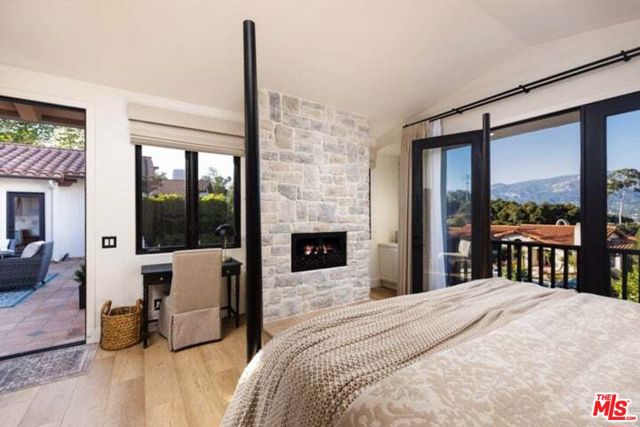 Upstairs Primary Suite w/ Mtn Views