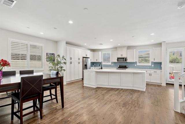 Detail Gallery Image 8 of 34 For 4203 Calle Del Vista, Oceanside,  CA 92057 - 4 Beds | 3 Baths