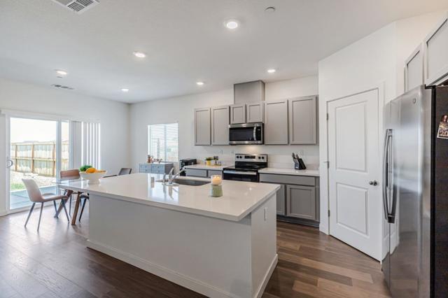 4840 Ambrosia Court, Roseville CA: https://media.crmls.org/mediaz/658568d5-370f-450a-a335-4f6737b7b1e8.jpg