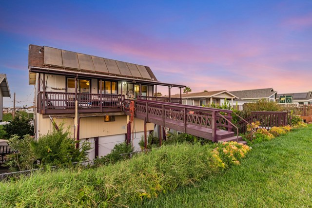 71 Taylor Pl, Bethel Island CA: https://media.crmls.org/mediaz/6586e839-3ab1-4d3a-bb6c-cf3c60856d77.jpg