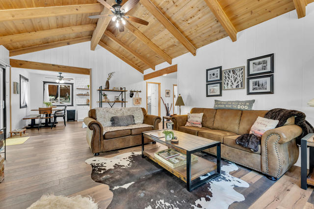 25440 Rim Rock Road, Idyllwild CA: https://media.crmls.org/mediaz/658788ee-3e1f-4571-9533-16078cc54f6e.jpg