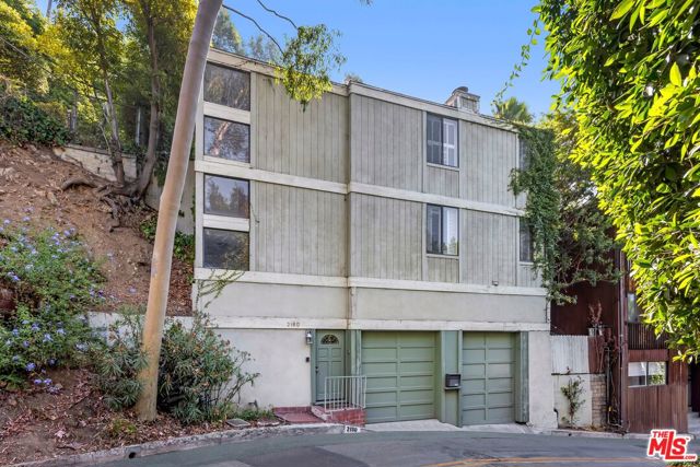 2180 Alcyona Drive, Los Angeles CA: https://media.crmls.org/mediaz/6587f9c4-63cf-4167-a7de-310af9742d7a.jpg