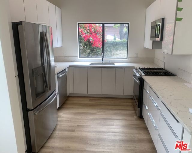 4561 Alla Road, Marina del Rey CA: https://media.crmls.org/mediaz/65883fb9-4102-4cae-8e11-8d576130bc71.jpg