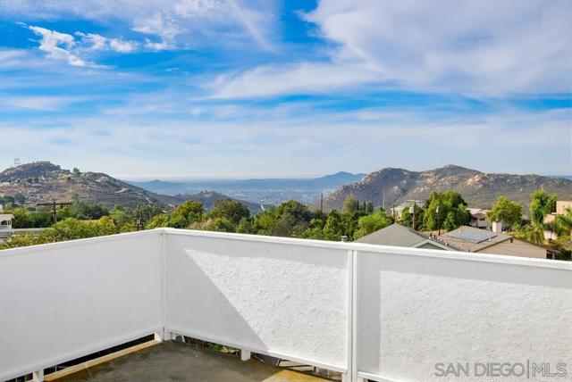 131 Scenic Dr, El Cajon CA: https://media.crmls.org/mediaz/658849b5-71b7-4958-98a9-c5cb1bdc762e.jpg