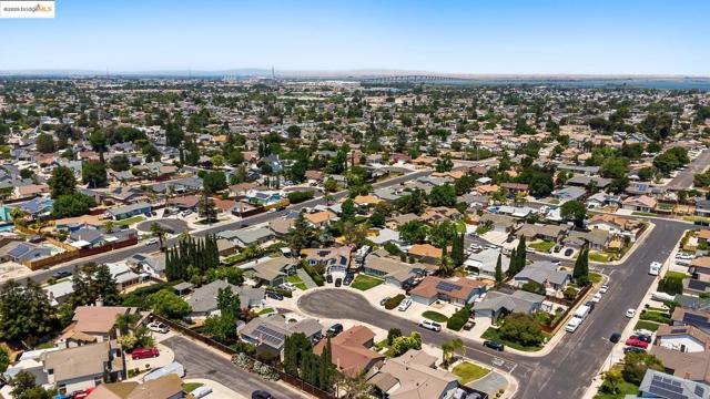 53 Zinfandel Ct, Oakley CA: https://media.crmls.org/mediaz/65885a18-d5bb-4943-9b92-1a0084ecae8d.jpg