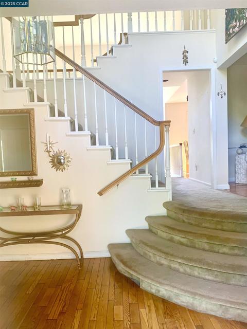 29 Heather Lane, Orinda CA: https://media.crmls.org/mediaz/6588badb-23d9-4665-9de6-1bf2c7f8ecb5.jpg
