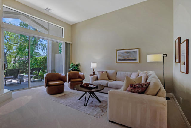 425 Desert Holly Drive, Palm Desert CA: https://media.crmls.org/mediaz/6589274e-45e3-4ca4-8a5d-50efdbb43c91.jpg
