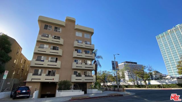 701 S Kingsley Drive, Los Angeles CA: https://media.crmls.org/mediaz/65898442-344a-4a24-aad0-09bce2b9749d.jpg