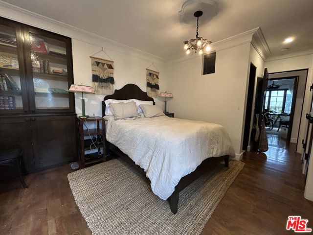 2080 1/2 Vine Street, Los Angeles CA: https://media.crmls.org/mediaz/658986fb-1f80-48ab-8f27-58469ad71730.jpg