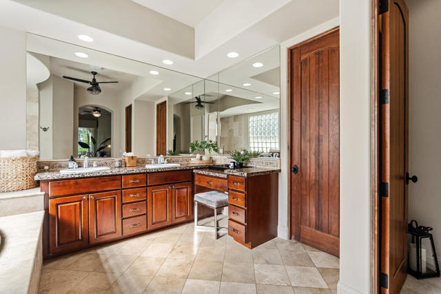 56738 Palms Dr Drive, La Quinta CA: https://media.crmls.org/mediaz/65899f8d-2004-4900-a4b9-2c9ead4ea9e3.jpg
