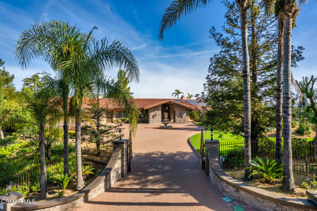 11 Inverness Road, Thousand Oaks CA: https://media.crmls.org/mediaz/6589b391-8ebe-4c97-b734-d23b831223e6.jpg
