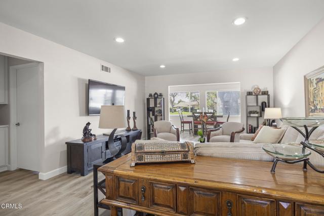 4222 Village 4, Camarillo CA: https://media.crmls.org/mediaz/658a1c56-5d32-425e-91a9-49d5ffbe0ba9.jpg