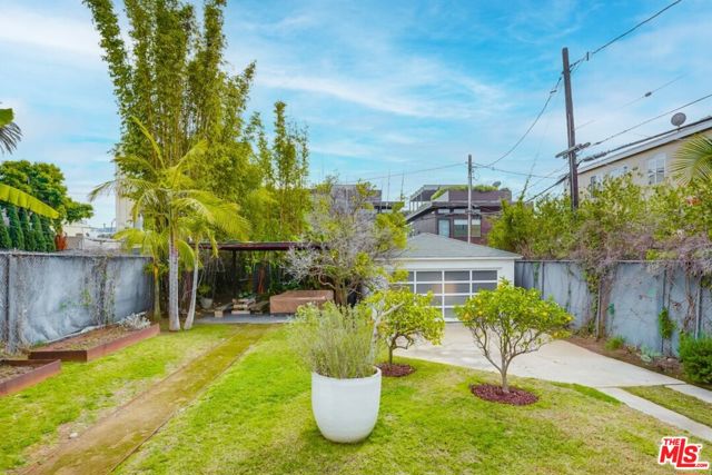 118 Strand Street, Santa Monica CA: https://media.crmls.org/mediaz/658a4163-78f7-4c8b-9ce4-c2df947d1389.jpg