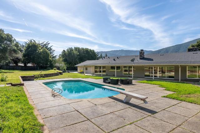 10 Ring Lane, Carmel Valley CA: https://media.crmls.org/mediaz/658afcf6-827f-4af1-997b-9e22d5f156e2.jpg