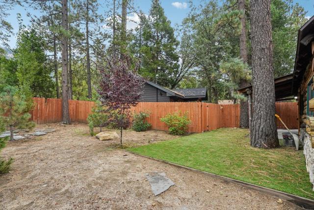25750 Alderwood, Idyllwild CA: https://media.crmls.org/mediaz/658b6e9b-5f87-405e-926c-f2512d5e28ac.jpg