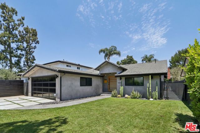 13117 Magnolia Boulevard, Sherman Oaks CA: https://media.crmls.org/mediaz/658b8260-bad2-4540-a155-3a3e1ce1877a.jpg