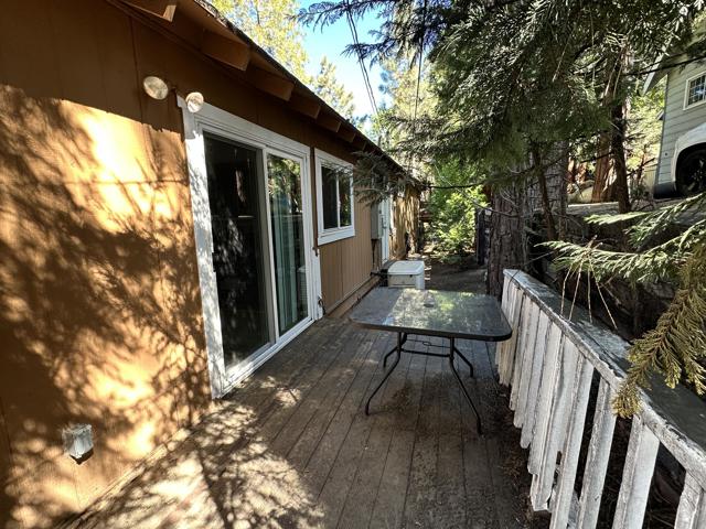 52080 Acorn, Idyllwild CA: https://media.crmls.org/mediaz/658bb15e-b177-4cb7-8080-9e78eeba4237.jpg