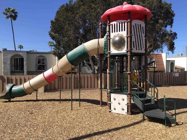 5217 Mount Alifan Dr, San Diego CA: https://media.crmls.org/mediaz/658bdf9c-1259-47a5-914c-dd199a77d50a.jpg