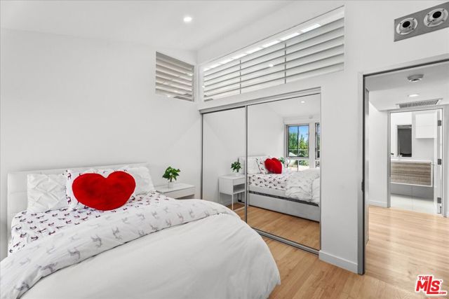 3567 Woodcliff Road, Sherman Oaks CA: https://media.crmls.org/mediaz/658be6c9-1960-4788-be70-c9f76742b8f3.jpg