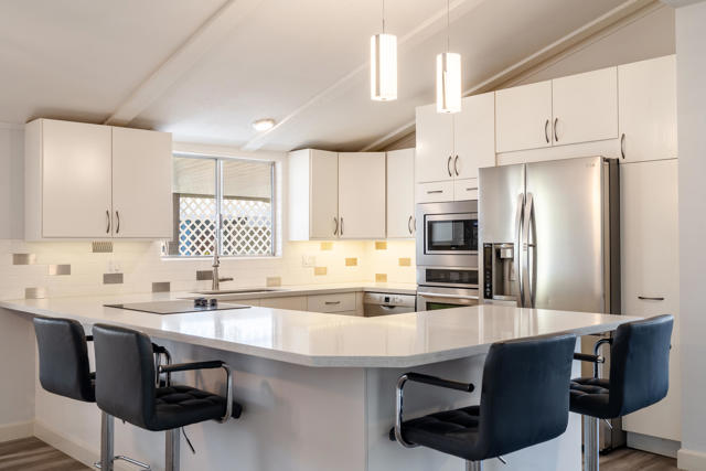 14 International Boulevard, Rancho Mirage CA: https://media.crmls.org/mediaz/658bec5c-eb35-4268-9d14-51fafa281b86.jpg