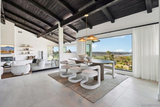 7117 Obelisco Cir, Carlsbad CA: https://media.crmls.org/mediaz/658bf64e-a21d-4195-8572-f4a38f796df0.jpg