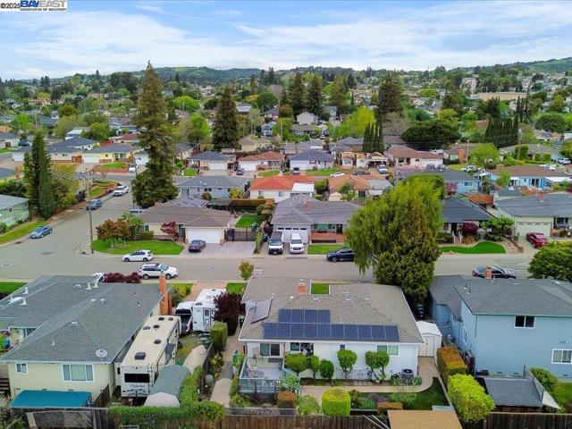 4311 Circle Ave, Castro Valley CA: https://media.crmls.org/mediaz/658c1a8a-eea4-41f6-94c7-ed383e44c356.jpg