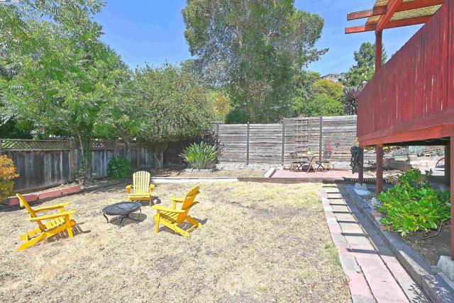 2081 Strang Ave, San Leandro CA: https://media.crmls.org/mediaz/658d0792-00e4-4fa7-aa17-4d27ab513864.jpg