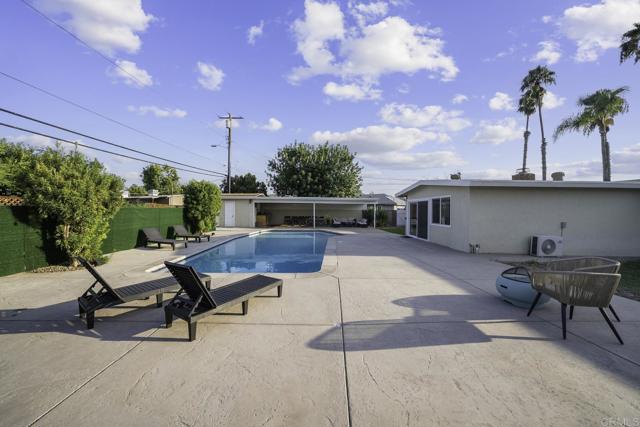 9903 Lindo Lake Place, Lakeside CA: https://media.crmls.org/mediaz/658d08ce-ae7e-4c98-bdd0-43ea7a4b91d9.jpg