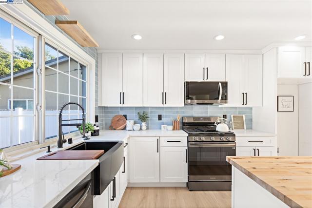 2656 Hilton St, Union City CA: https://media.crmls.org/mediaz/658d0d2b-b94b-4684-809d-07044165d58c.jpg