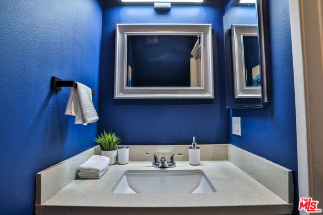 1540 N Bronson Avenue, Los Angeles CA: https://media.crmls.org/mediaz/658da54c-68e9-46ad-8738-c1e9c82b1dfc.jpg