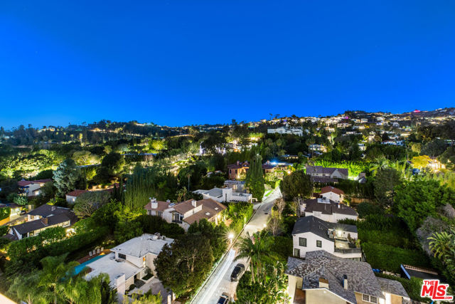 Image 3 of 22 For 9255 Doheny Road 1101