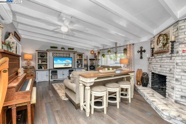 1941 Eden Plains Rd, Brentwood CA: https://media.crmls.org/mediaz/658df0c0-d5bd-4c53-ad17-509548a7cd9d.jpg