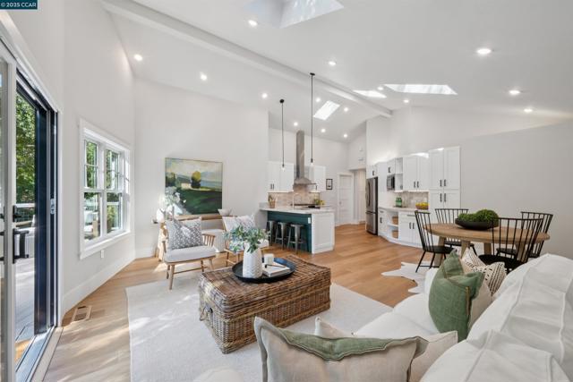 973 4Th St, Lafayette CA: https://media.crmls.org/mediaz/658e1e36-39af-4fd6-81ed-68a516a5d8d4.jpg