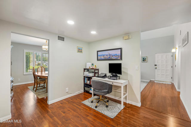 2345 Cragmont Court, Simi Valley CA: https://media.crmls.org/mediaz/658e5e3e-62b1-4f21-b5c1-90aba4e8ccba.jpg