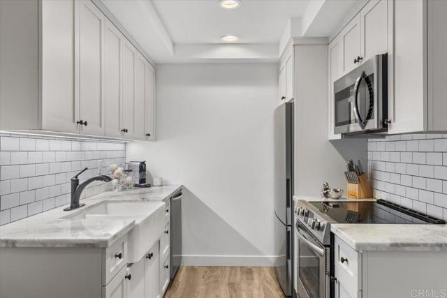 Detail Gallery Image 6 of 26 For 2715 Camino Del Mar, Del Mar,  CA 92014 - 2 Beds | 2 Baths