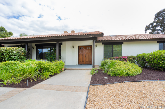 627 Elm Tree LN, Fallbrook CA: https://media.crmls.org/mediaz/658f6254-af0d-4eab-9ae6-86a7f0aadf6b.jpg