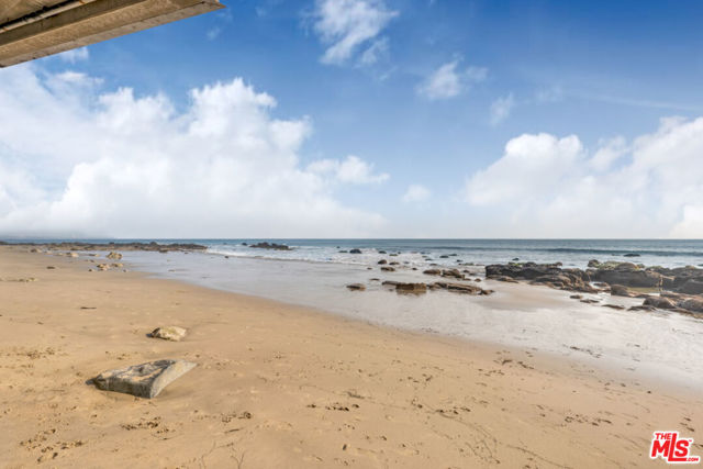 20840 Pacific Coast Highway, Malibu CA: https://media.crmls.org/mediaz/658f770a-7b9a-4076-aee2-0856e3390e09.jpg