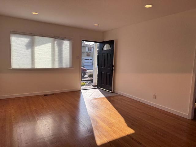 1533 Hawes Court, Redwood City CA: https://media.crmls.org/mediaz/658fb014-b254-443a-85c1-c52e68fc6bb2.jpg