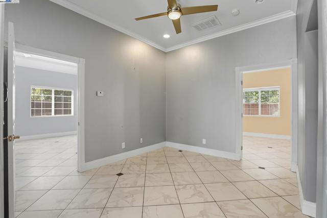 4470 Rolling Oaks Dr, Granite Bay CA: https://media.crmls.org/mediaz/658fcd22-99a1-4f3a-9e57-79a690763bae.jpg
