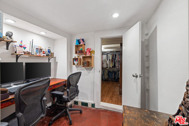 400 W Avenue 42 Avenue, Los Angeles CA: https://media.crmls.org/mediaz/658fd867-9ebd-4fd6-ad7a-70b6ee9d8328.jpg