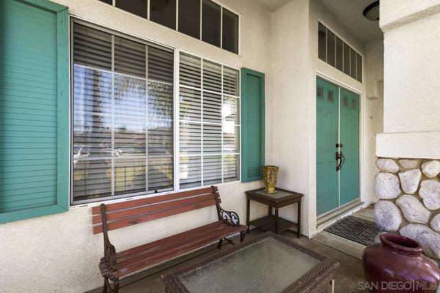 4425 Arbor Cove Cir, Oceanside CA: https://media.crmls.org/mediaz/65900422-51d3-4c30-8006-f8d01cc17cc3.jpg