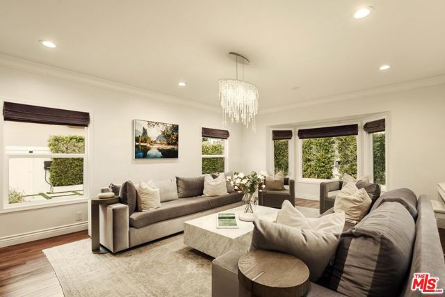 324 15th Street, Santa Monica CA: https://media.crmls.org/mediaz/65902bf3-0ede-41b4-ad80-1d80fd450940.jpg