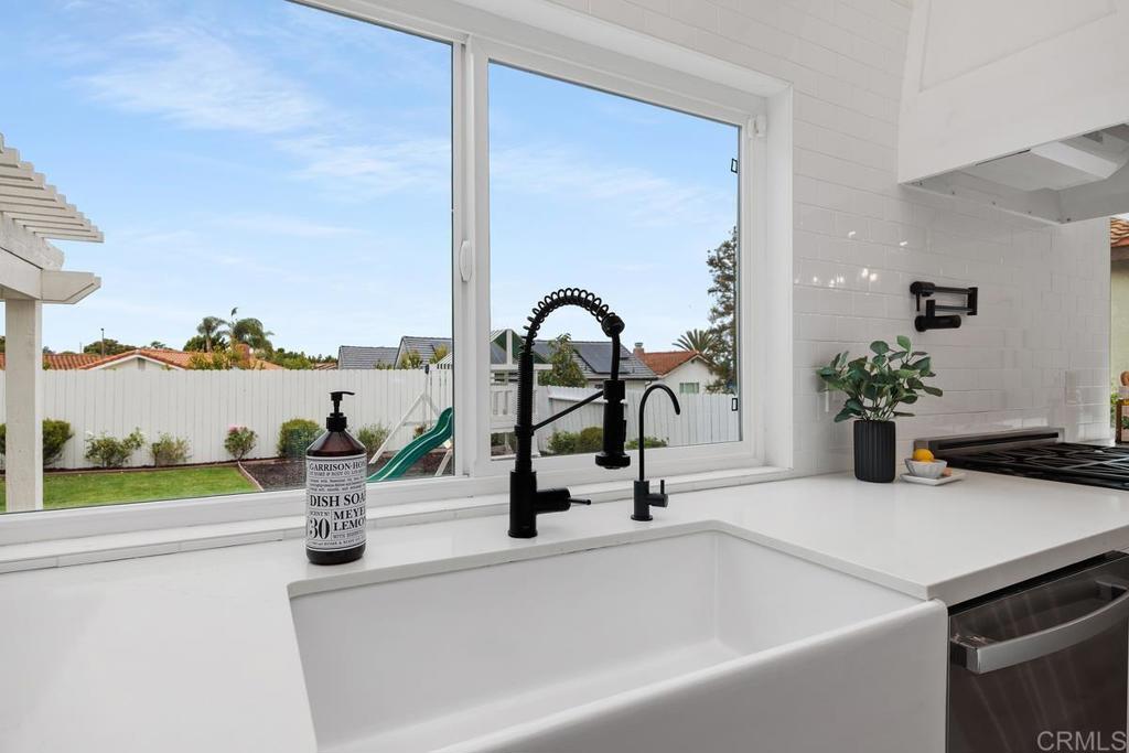 1528 Avenida De Los Lirios - photo 9