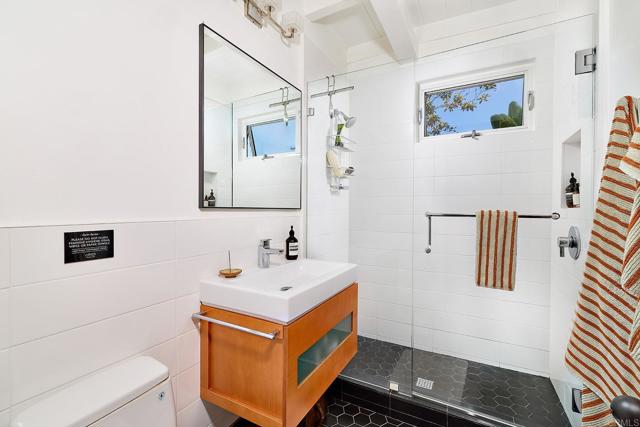 630 Ocean View Avenue, Encinitas CA: https://media.crmls.org/mediaz/659085cd-9b8b-45e0-9180-7d780f28943d.jpg