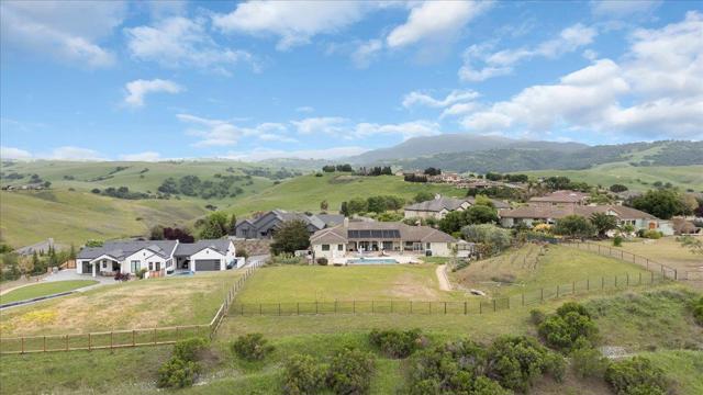 4116 Ashford Circle, Hollister CA: https://media.crmls.org/mediaz/65916fb6-10f8-4357-93f4-43173c396e8f.jpg